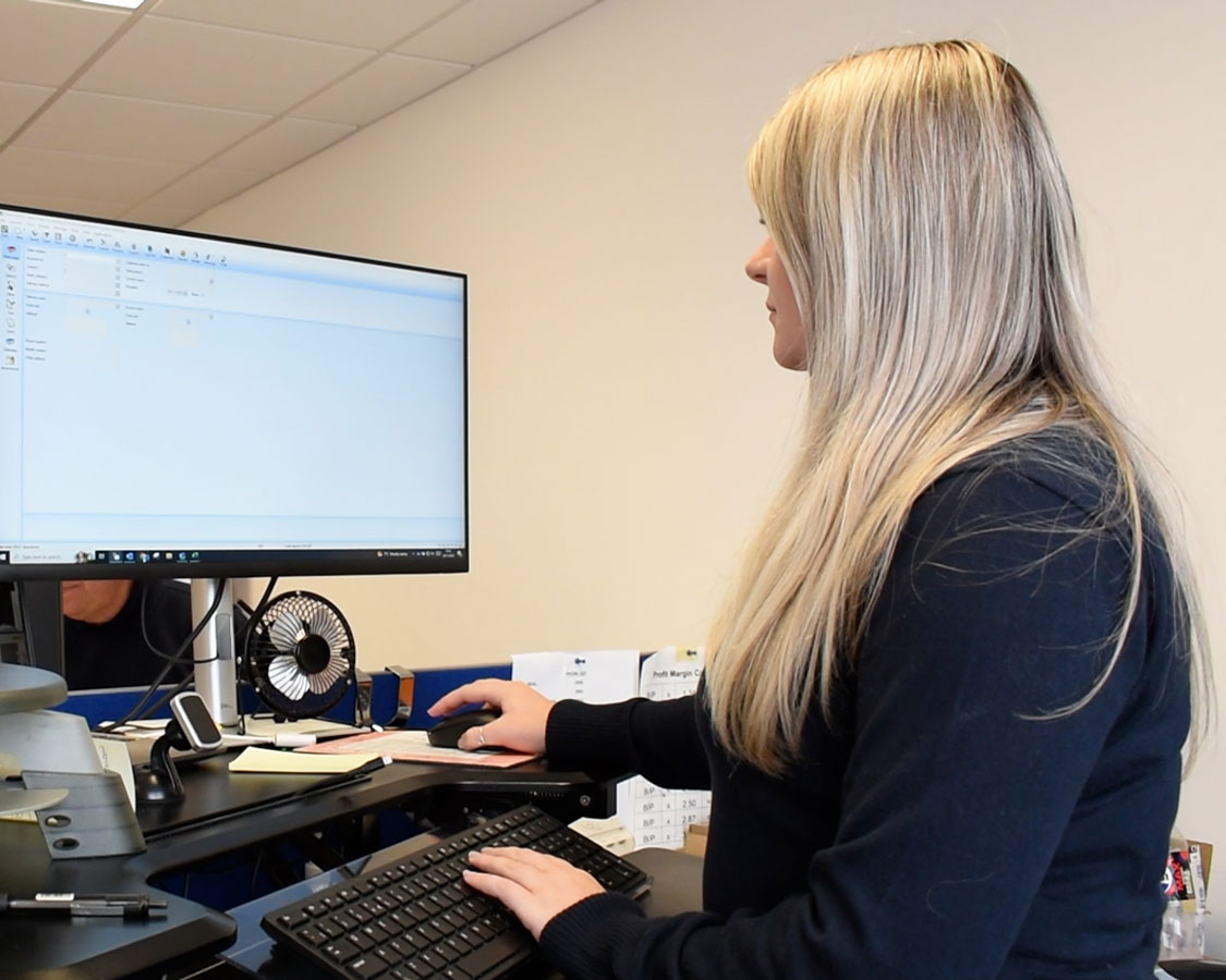 ERIKS employee using the computer
