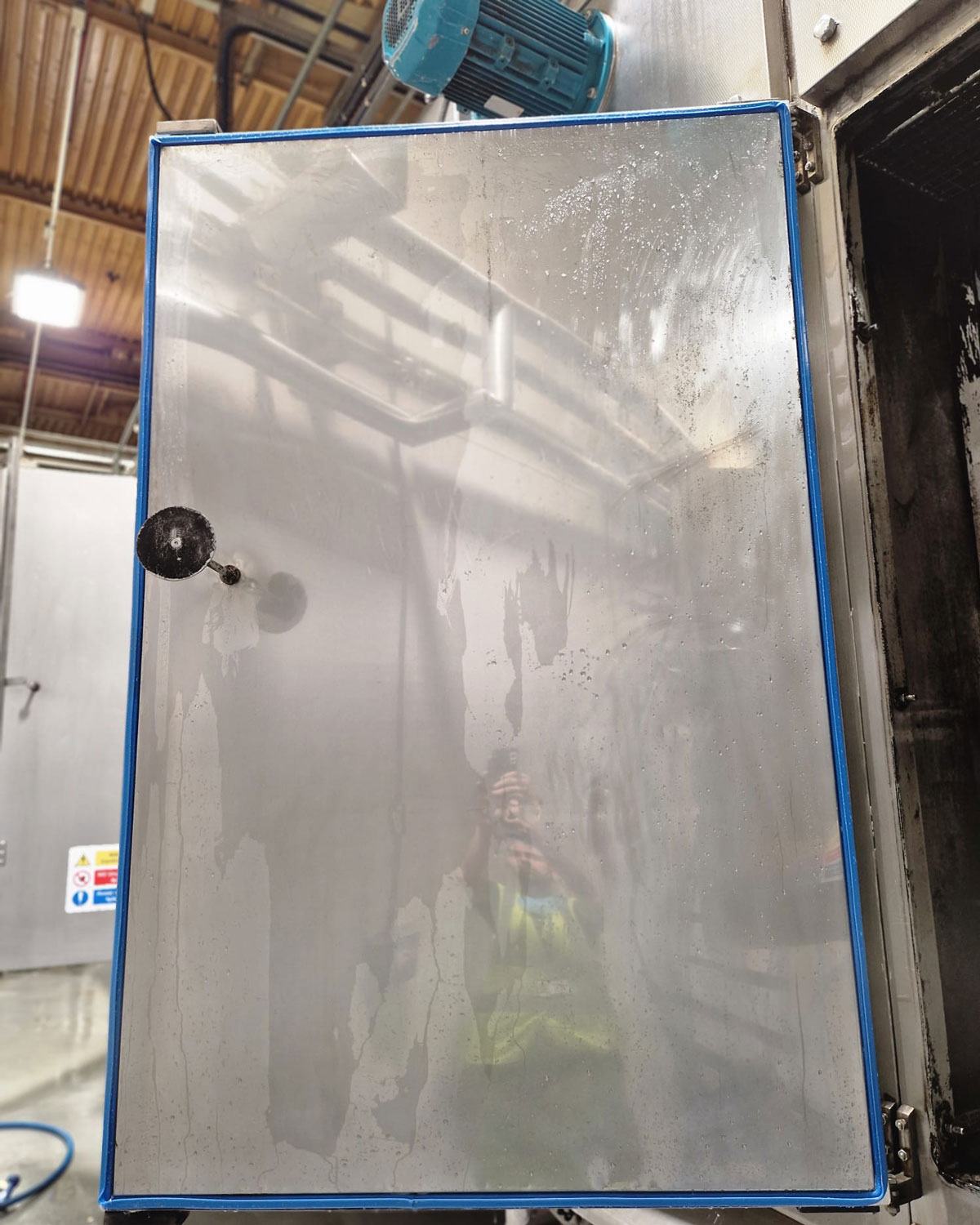 Oven door after degreasing