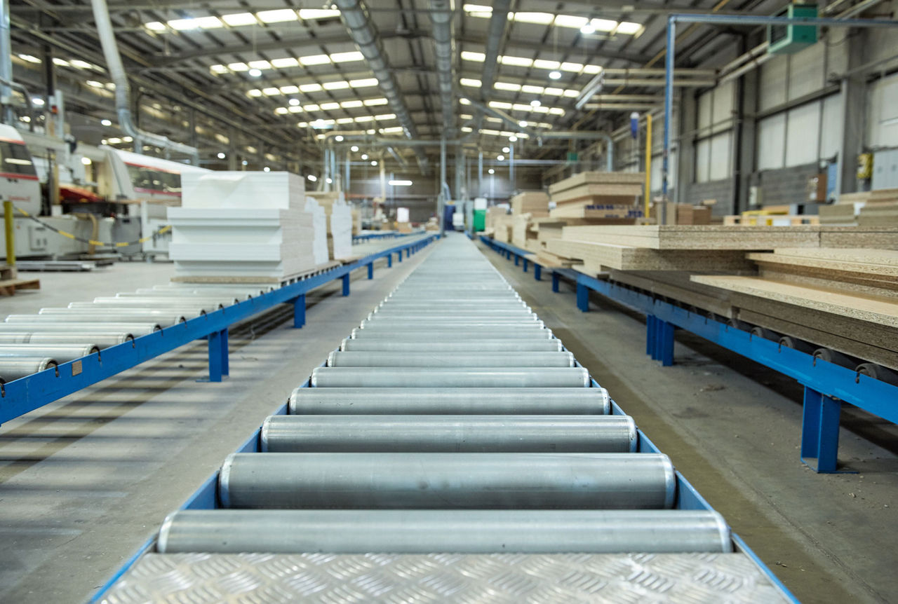 ERIKS starts a savings chain reaction An empty industrial roller conveyor belt in a fully automated factory. roller conveyor to easily move heavy industrial goods around without the need for humans.future of industrial manufacture.