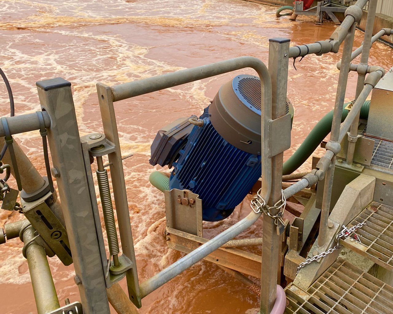 Taking Control of Leaking Valves with Spira-trol™ Large motor mounted at 45° fitted with a long shaft and impeller to agitate the contents of the tank