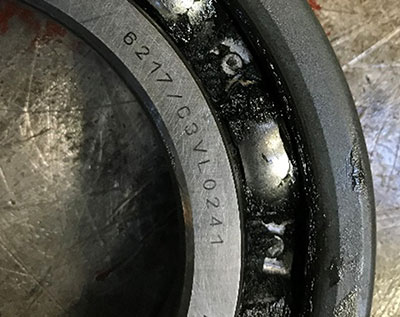 Bearing displaying signs of contaminated lubricant