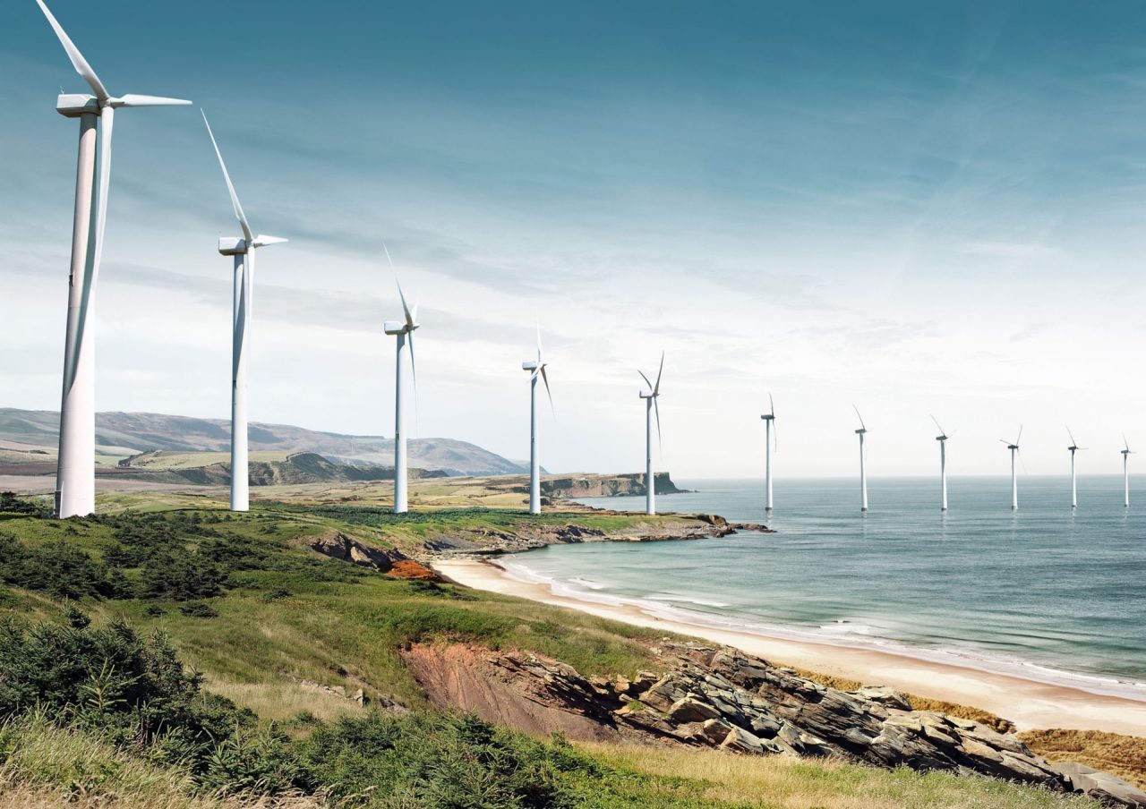 Windkraft Onshore Offshore (00018D55), Erneuerbare Energien, Windenergieanlagen, WKA, WEA, Erneuerbare Energien, Windenergieanlagen, WKA, WEA Wind farm on land and sea, an idyllic scene