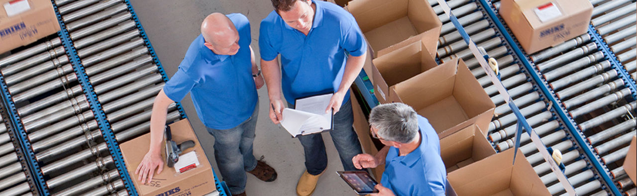 ERIKS OnSite person stocking MRO parts